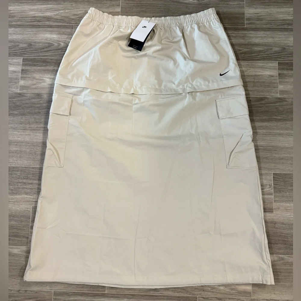 Nike Sportswear Essentials Mid-rise Convertible Cargo Maxi-Mini Skirt - Picture 4 of 15